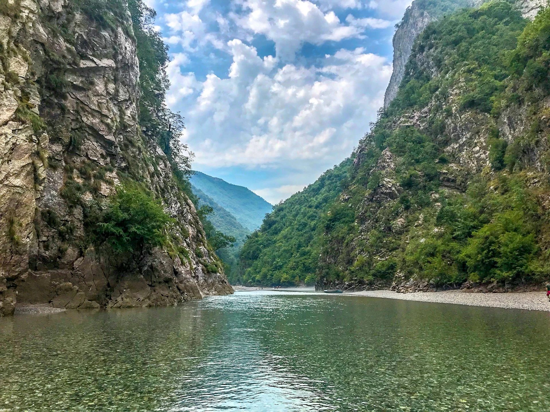 Lumi i Shales, Albania